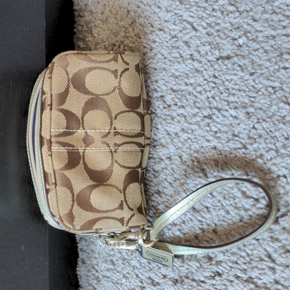 Vintage coach wristlet - Picture 1 of 3